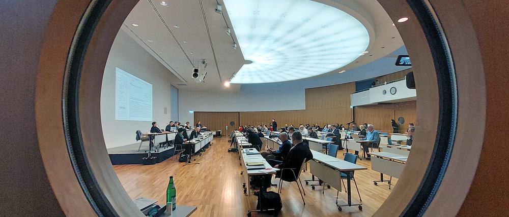 Blick in den Sitzungssaal der Stadtverordneten in der Industrie- und Handelskammer Potsdam. 