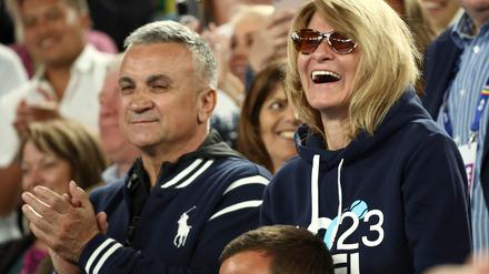 Srdjan Djokovic und Dijana Djokovic, die Eltern von Tennisprofi Novak Djokovic, bei den Australian Open in Melbourne. 