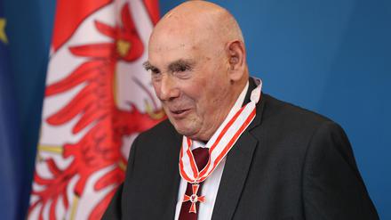 George Shefi entkam als Kind der Schoah. 2019 erhielt er den Verdienstorden des Landes Brandenburg.