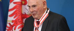 George Shefi entkam als Kind der Schoah. 2019 erhielt er den Verdienstorden des Landes Brandenburg.