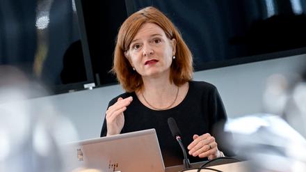 Katrin Vernau, Interims-Intendantin des Rundfunk Berlin-Brandenburg (RBB), stellte sich dem Hauptausschuss im Landtag Brandenburg.