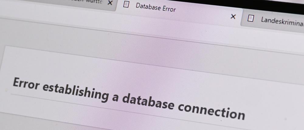 Beim Aufruf der Website des Landeskriminalamtes Baden-Württemberg erscheint auf einem Computerbildschirm eine Fehlermeldung. Hacker haben einen Angriff auf die Polizei im Südwesten verübt. Das bestätigte das Innenministerium am Donnerstag der Deutschen Presse-Agentur in Stuttgart.