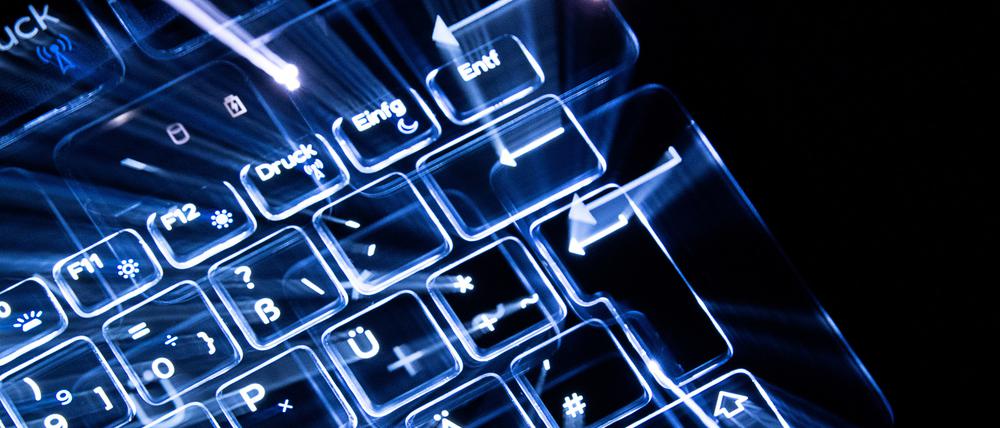 Tasten einer beleuchteten Tastatur.