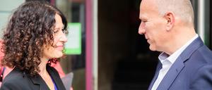 Kai Wegner, Landesvorsitzender der CDU-Berlin und Fraktionsvorsitzender der CDU im Berliner Abgeordnetenhaus, und Bettina Jarasch, Fraktionsvorsitzende der Berliner Grünen im Abgeordnetenhaus, kommen zum Sondierungsgespräch zwischen den Berliner Grünen und der Berliner CDU in die Landesgeschäftsstelle der Grünen. +++ dpa-Bildfunk +++