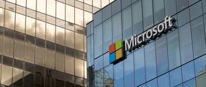 Canada, BC, Vancouver. Microsoft sign on the side of office building in downtown Vancouver.