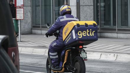 Ein Fahrer des Lieferdienstes Getir. Das Unternehmen hat den Wettbewerber Gorillas übernommen.