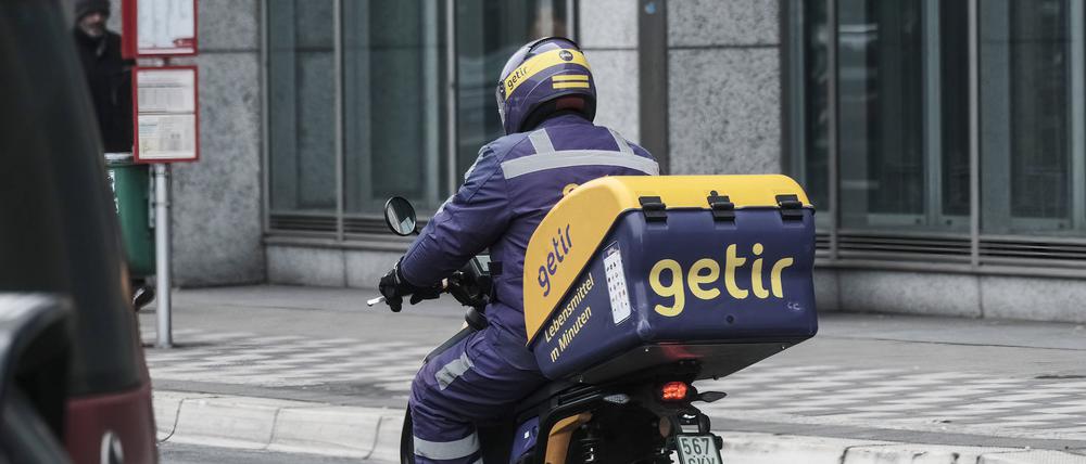 Ein Fahrer des Lieferdienstes Getir. Das Unternehmen hat den Wettbewerber Gorillas übernommen.