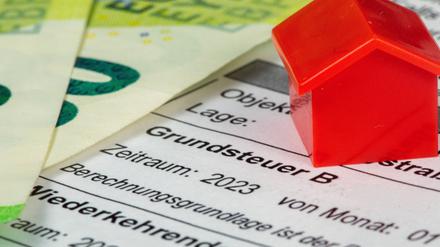 Die ersten Bescheide zur neuen Grundsteuer sind schon erteilt, doch Grundlage könnten viele fehlerhafte Angaben sein.