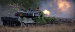 Vorgeführt. Ein schießender Leopard-2 beim Training der Bundeswehr. 