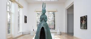 „Usagi“ nennen sich die Häsinnengeschöpfe von Leiko Ikemura. „Usagi“ heißt Hase.