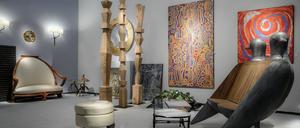 Blick in den Brafa-Messestand der Galerie Mathivet aus Paris, die auf Objekte des Art déco spezialisiert ist.