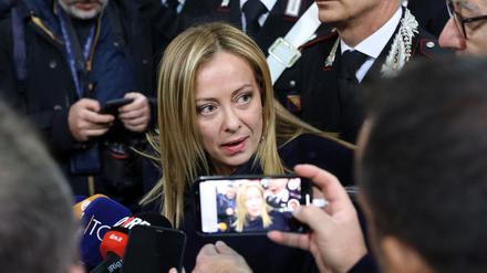 Giorgia Meloni schlägt sich erfolgreich.