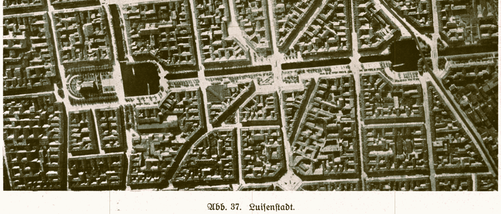 Flug über Luisenstadt und das dicht bebauten Exportviertel im Jahr 1925.