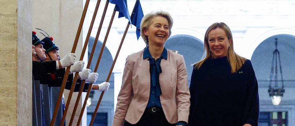 Sie stützen sich: Italians Ministerpräsidentin Giorgia Meloni begrüßt EU-Kommissionspräsidentin Ursula von der Leyen in Rom.