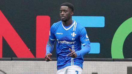 Braydon Manu erzielt das 1:0 für Darmstadt 98.