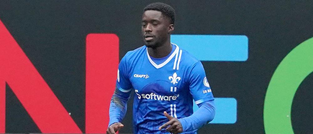 Braydon Manu erzielt das 1:0 für Darmstadt 98.