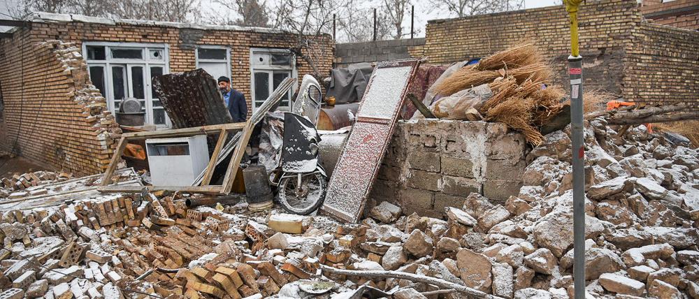 Ein Bild zeigt die Schäden nach einem Erdbeben in der Stadt Khoy im Iran am 29. Januar 2023.