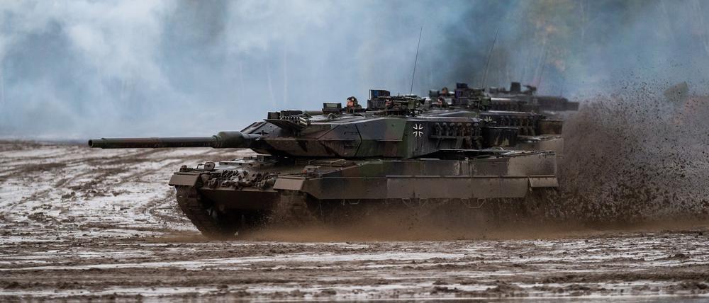 In der Ukraine wurden offenbar zwei Leopard-Panzer vom Typ 2A6 zerstört (Symbolbild).