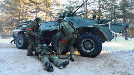 Junge russische Kadetten erhalten eine Gefechtsausbildung auf einer Hochschule für Militäringenieure. 