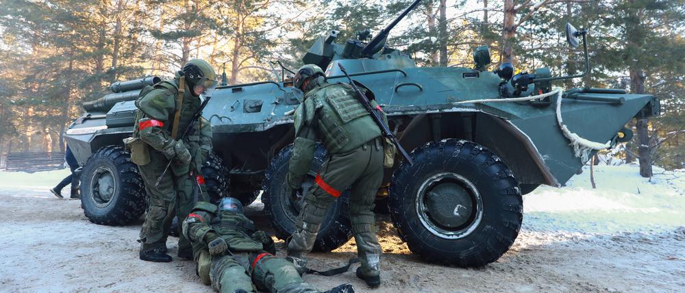 Junge russische Kadetten erhalten eine Gefechtsausbildung auf einer Hochschule für Militäringenieure. 