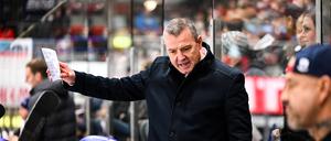 Eisbären-Trainer Serge Aubin fand nach dem 1:4 in Iserlohn deutliche Worte. 