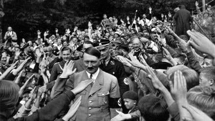 Hitler Mitte der 30er Jahre auf dem Obersalzberg bei Berchtesgaden.