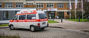 Die circa 50 Krankentransporte pro Tag in Berlin buchen oft Pflegebedürftige, meist für Wege von und zu Kliniken, Praxen, Heimen. 