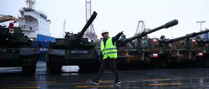 Bereits im Dezember 2022 bekam Polen die erste Lieferung südkoreanischer K2-Black-Panther-Panzer und K9-Panzerhaubitzen.