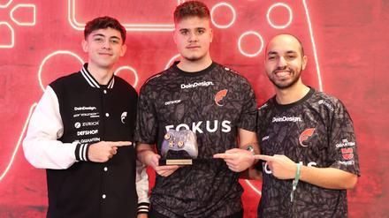 Dylan Neuhausen, Koray Kücükgünar und Mohammed Harkous (v. l.) haben mit Delay Sports den Titel gewonnen.