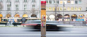 Die Deutsche Telekom hat angekuendigt, alle oeffentlichen Telefonzellen und Fernsprecher bis Februar 2023 abzuschalten und bis Februar 2025 zu entfernen. 26.01.2023, Berlin, GER - Ein oeffentlicher Fernsprecher der Deutschen Telekom in Berlin., Berlin Berlin Deutschland, DEU Telekom *** Deutsche Telekom has announced plans to shut down all public telephone booths and pay phones by February 2023 and remove them by February 2025 26 01 2023, Berlin, GER A Deutsche Telekom public pay phone in Berlin , Berlin Berlin Germany, DEU Telekom.