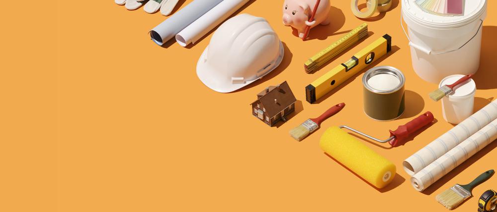 Home renovation, repair and construction: isometric model house and tools with copy space
Hausbau
