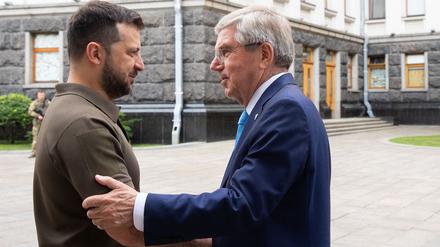 Thomas Bach traf sich im Juli mit Wolodymyr Selenskyj. Inzwischen sind die Ukrainer vom IOC enttäuscht.
