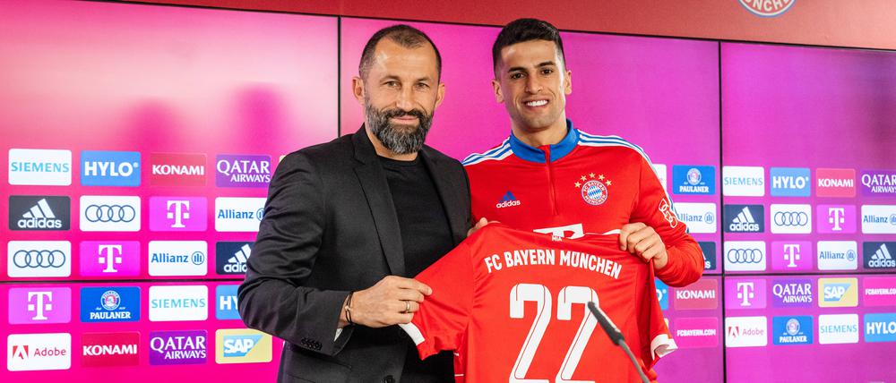 Der FC Bayern hat noch einmal zugeschlagen und die Defensive verstärkt.