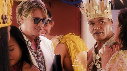 Provinzpatron De Roller (Benoît Magimel) handelt die politische Geschäfte der französischen Kolonie Tahiti im Nachtclub aus.