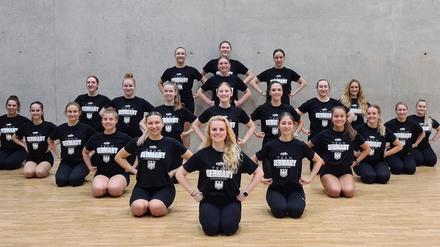 Die Performance-Cheer-Nationalmannschaft, darunter sieben Athletinnen des TSV Rudow, freuen sich auf die Weltmeisterschaft.