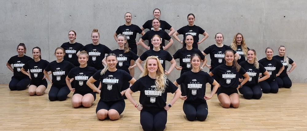 Die Performance-Cheer-Nationalmannschaft, darunter sieben Athletinnen des TSV Rudow, freuen sich auf die Weltmeisterschaft.