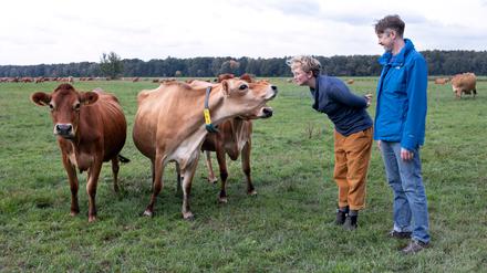 Quereinsteiger Yule Seifert und Paul Thomas von der Hofmolkerei Urstromkäse