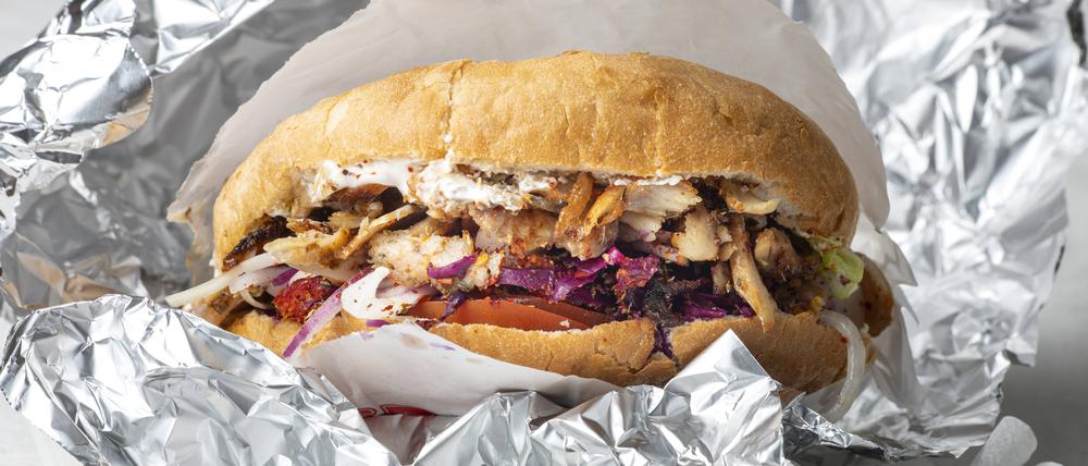 Döner Kebap in Pita-Brot *** Döner Kebap in Pita Bread 1035307555