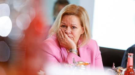 Nancy Faeser diese Woche im Bundeskabinett: Kanzler Scholz würde sie dort weiter begrüßen, wenn sie nicht Hessens Ministerpräsidentin wird.