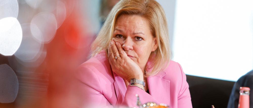 Nancy Faeser diese Woche im Bundeskabinett: Kanzler Scholz würde sie dort weiter begrüßen, wenn sie nicht Hessens Ministerpräsidentin wird.