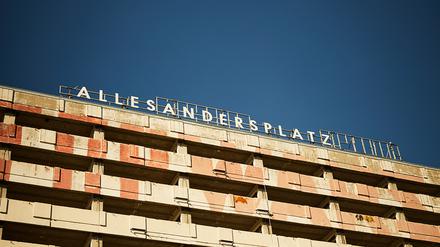 Das Modellprojekt Haus der Statistik (von 1968 bis 1970 Sitz der Staatlichen Zentralverwaltung für Statistik der DDR) am Alexanderplatz, aktuell eine alternatives Kulturzentrum, steht für eine kooperative und gemeinwohlorientierte Stadtentwicklung und folgt dem Konzept einer "solidarischen Stadt".