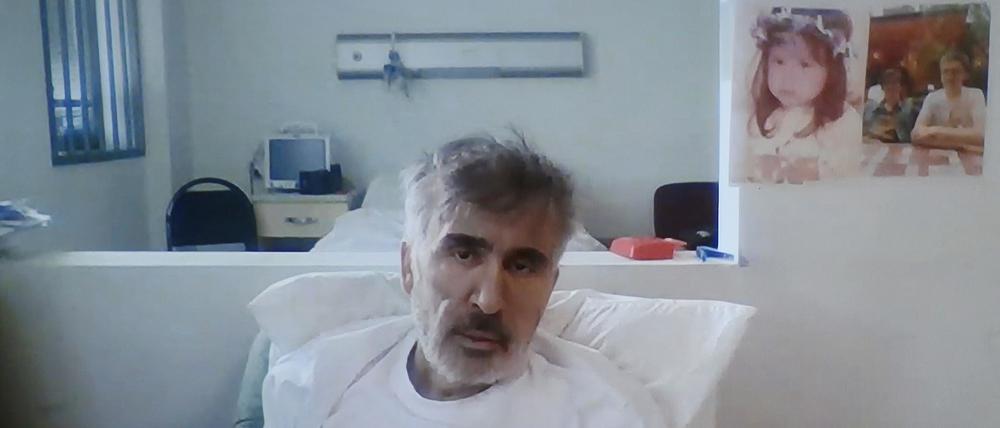 Georgiens inhaftierter Ex-Präsident Micheil Saakaschwili während einer Videoanhörung in seiner Haft.