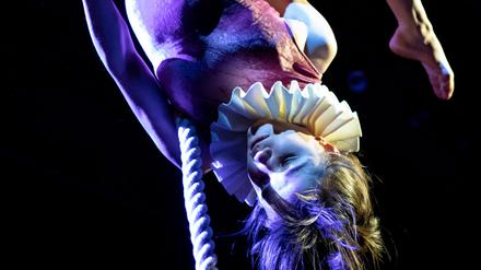 Die Show „in_between“ des Circo Aereo im Chamäeleon Theater.