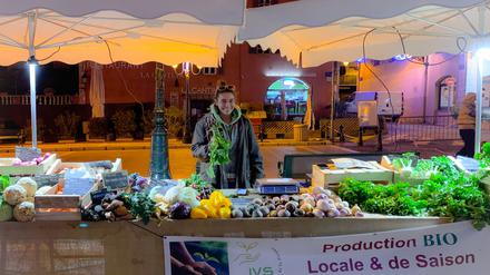 Auf dem Wochenmarkt in Mouans-Sartoux sind vor allem regionale und ökologisch angebaute Produkte gefragt.