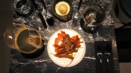 Glasierte Möhrchen, in Miso gedünstet, in der Weinbar Sacrebleu! in Neukölln.