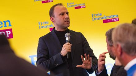 Berlins FDP-Spitzenkandidat für das Abgeordnetenhaus, Sebastian Czaja, im Wahlkampf in der Brauerei Spandau