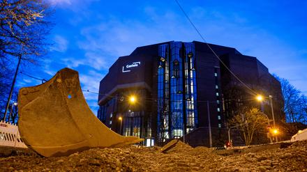 Baugrube vor der Kulisse des Kulturzentrums Gasteig im Münchener Stadtteil Haidhausen. 