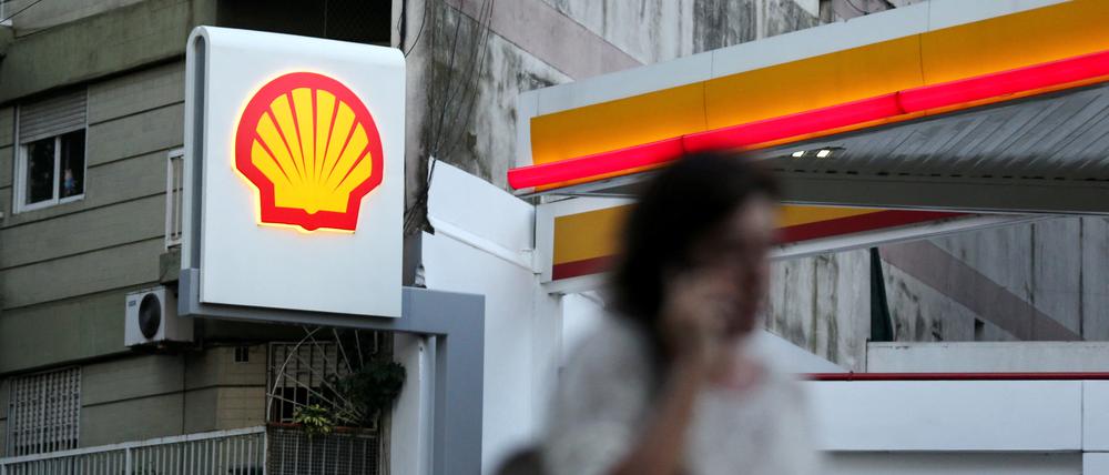 Der Energiekonzern Shell hat im vergangenen Jahr dank hoher Öl- und Gaspreise einen Rekordgewinn erzielt.