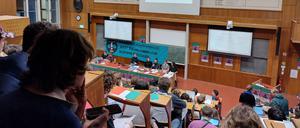 Vollversammlung der Berliner Studis am Campus-Nord der HU Berlin, Februar 2022 & Abstimmung zum bundesweiten Bündnis GenugIstGenug