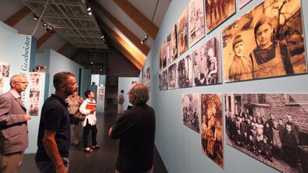 Ausstellung " Kindheitsbilder" Kutschstall Repro: Manfred Thomas